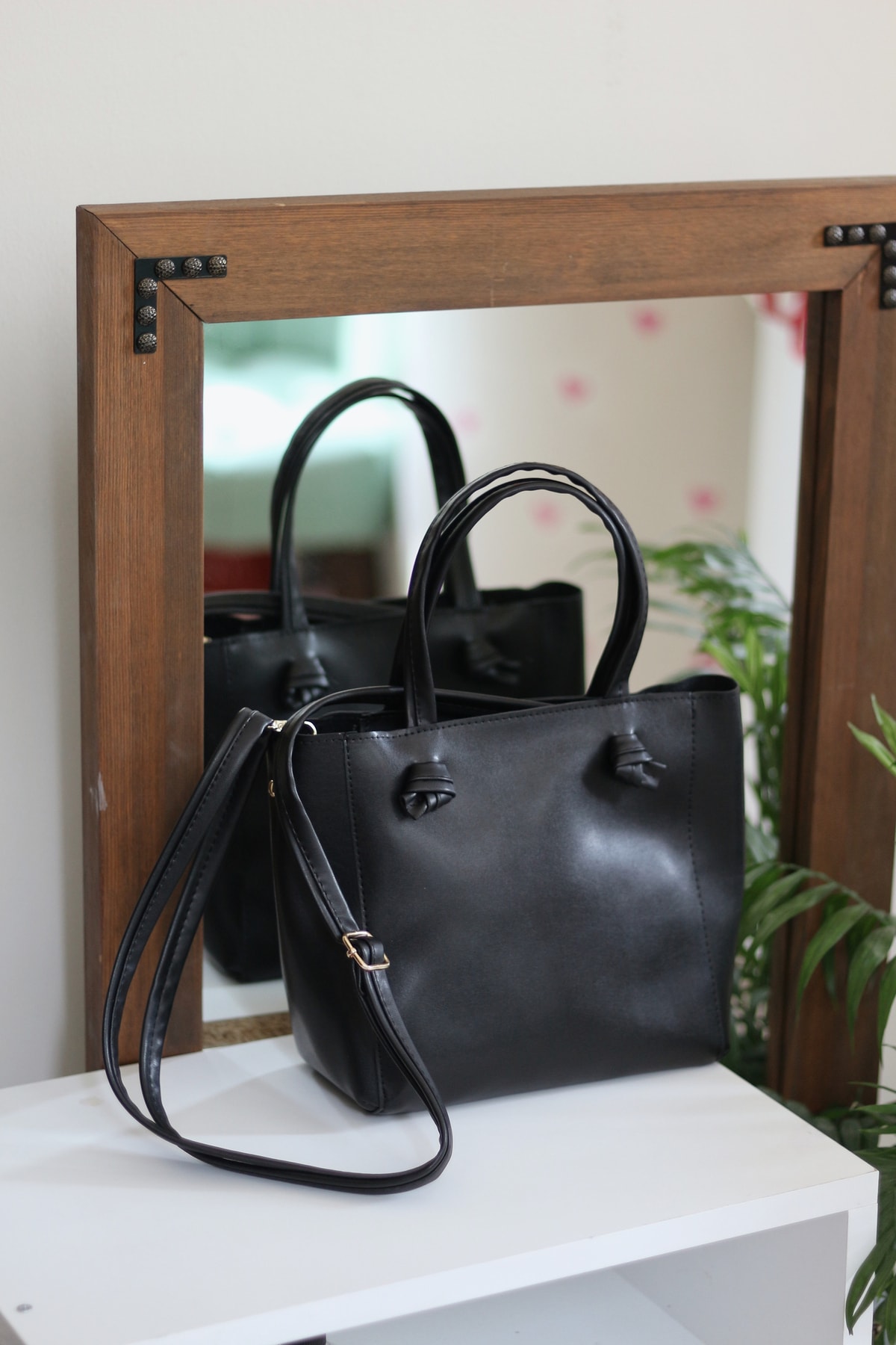 Women's Fuchsia Soft Leather Shoulder Bag