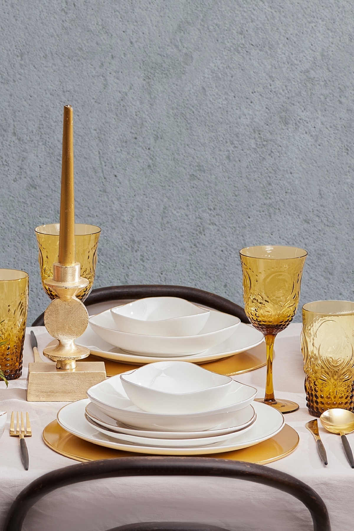 Middle 56 Piece 12 Person Dinner Set